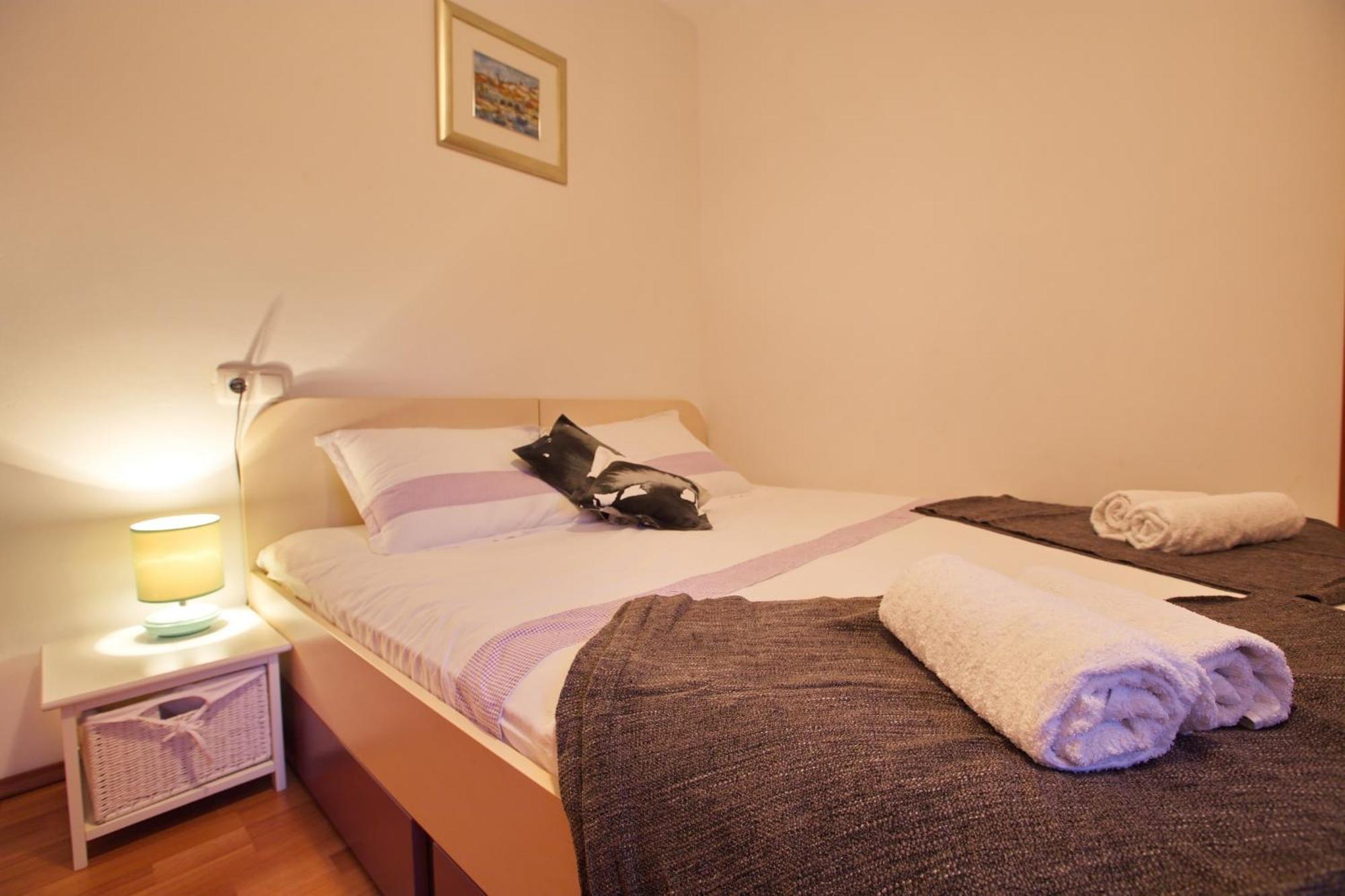 Apartments With A Parking Space Jelsa, Hvar - 8713 Jelsa  Quarto foto