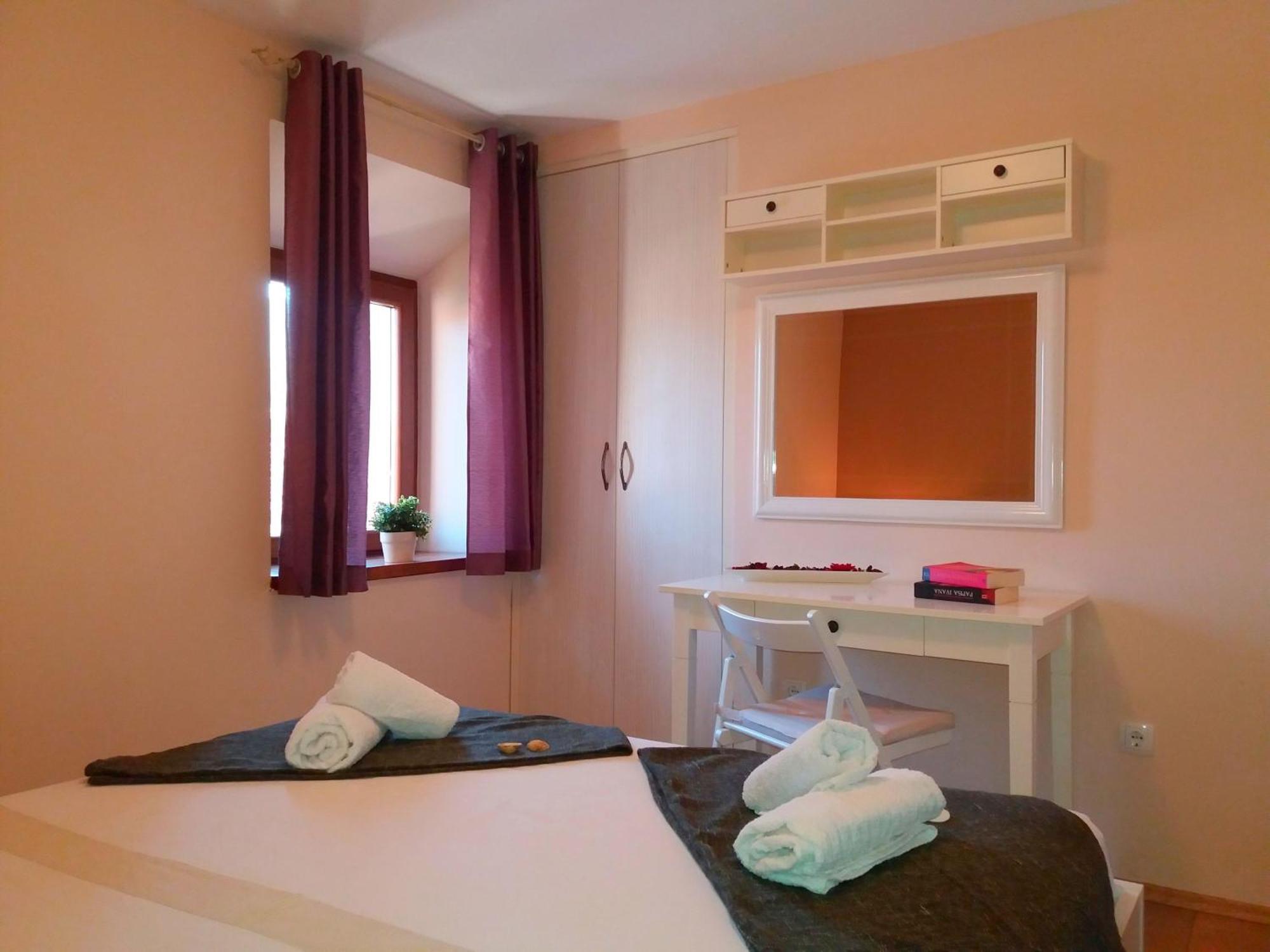 Apartments With A Parking Space Jelsa, Hvar - 8713 Jelsa  Quarto foto